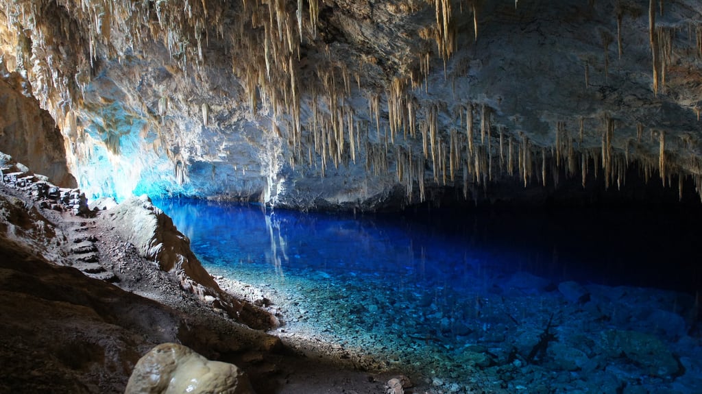 The blue underground lake inside Gruta do Lago Azul