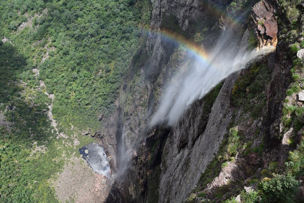 Cachoeira da Fumaça falling into the valley below, its water dispersing into mist