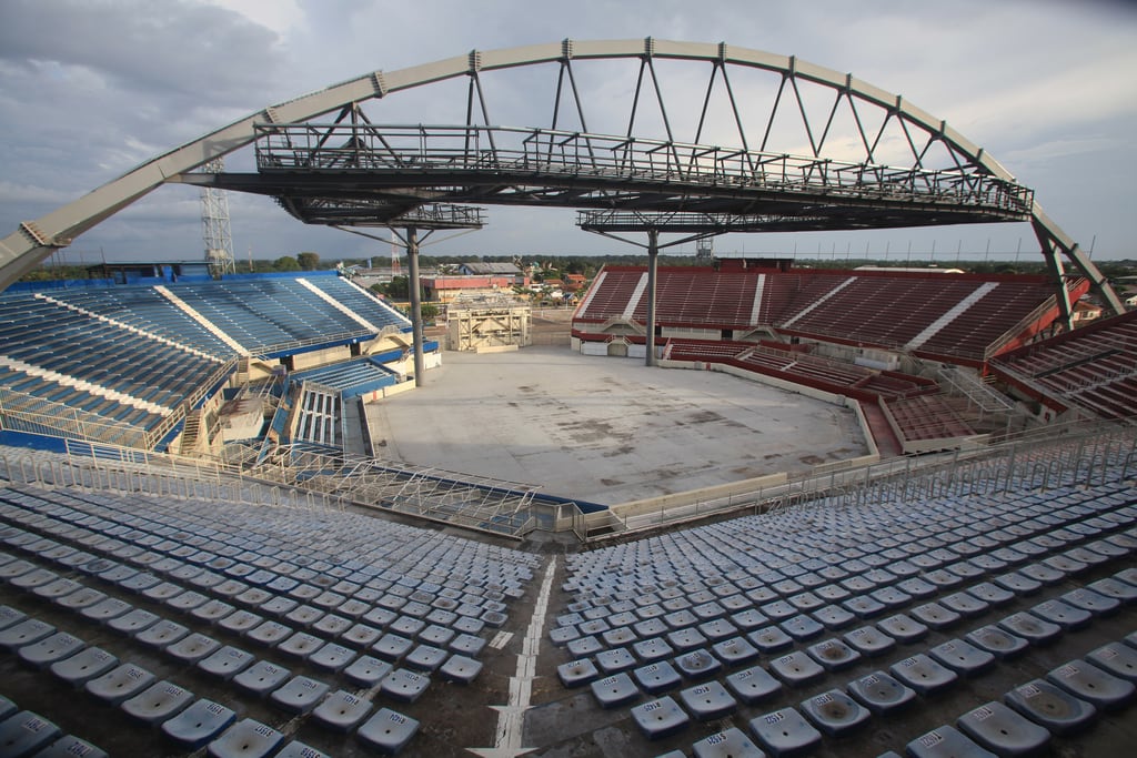 The Bumbódromo in Parintins seen from outside, its stands split red and blue